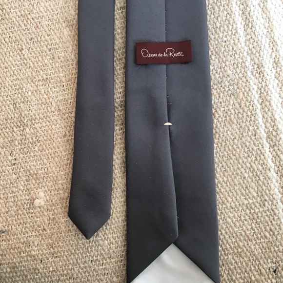 50% Off 🏷 Oscar De La Renta Beautiful Tie - Picture 4 of 5